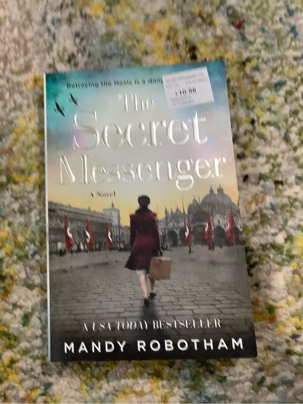 The Secret Messenger by Mandy Robotham - Multicolor Cover